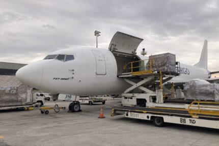 737-300F